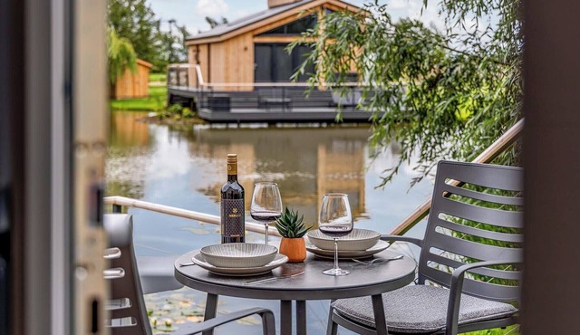 Honeybee Lakeside Lodge