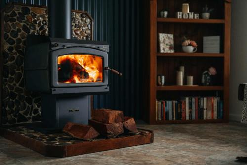 Honeybreeze - Scenic riverfront country farm