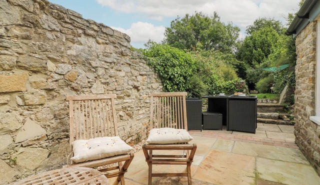 HONEYBUN, pet friendly, with a garden in Osmington