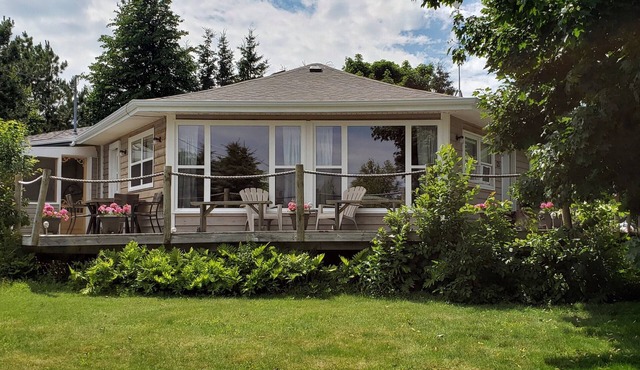 Honeycomb Cottage - bright, airy and spacious sanctuary with water view!