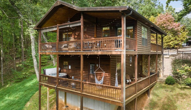 Honeycomb Ridge~Luxury 4BR 3B~Hot tub~Fire Table~Game Room~Double Decks~Gym