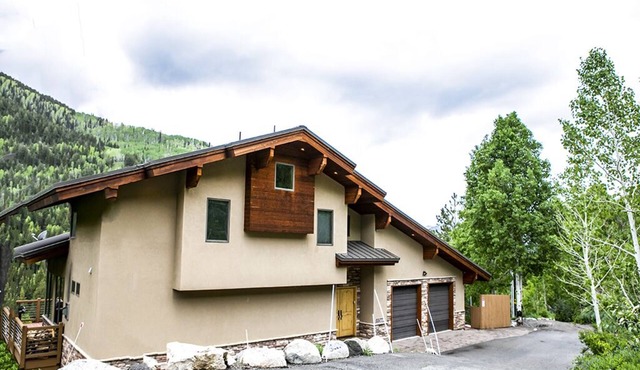 Honeycomb View by Cottonwood Lodging