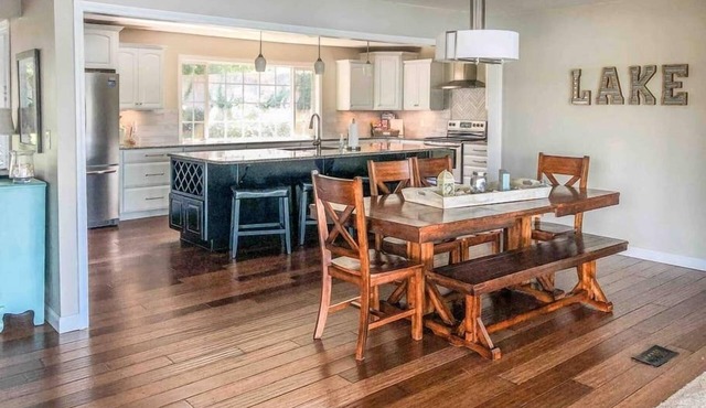 HoneyCreekRetreat (Waterfront Entertainment, Dock)