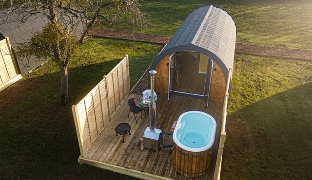Honeycrisp Glamping Pod- Free Wi-F, Hot Tub