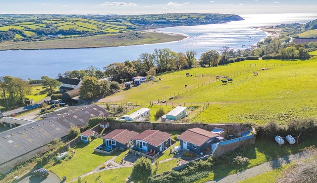 Honeycrisp Lodge - Two Bedroom House, Sleeps 4