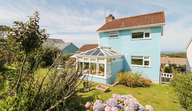 HONEYCROFT, pet friendly, character holiday cottage in Boscastle