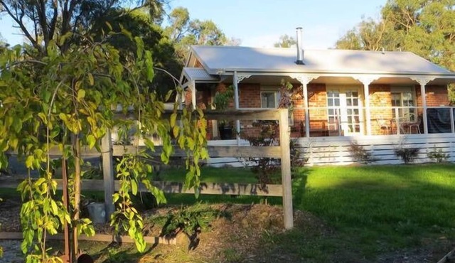 Honeyeater Cottage Bed and Breakfast