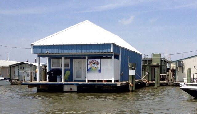 HONEYHOLE 3BR. Beautiful, spacious, and best of all.NO BUNK BEDS!