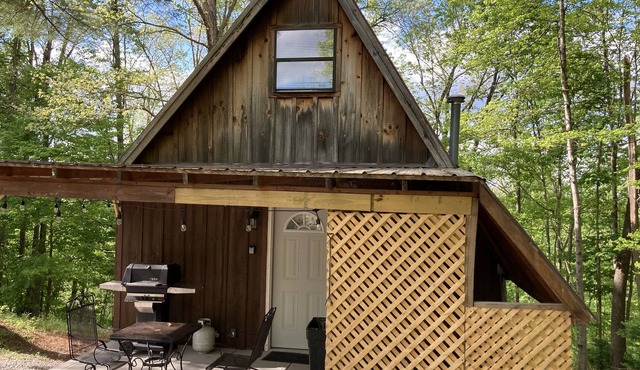 Honeymoon and relax near Cave Run Lake at the Musky Hideaway!!!