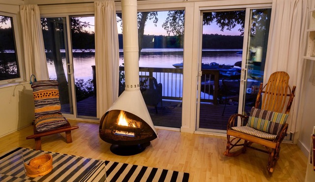 honeymoon cottage all yours, view, lakefront, hot tub