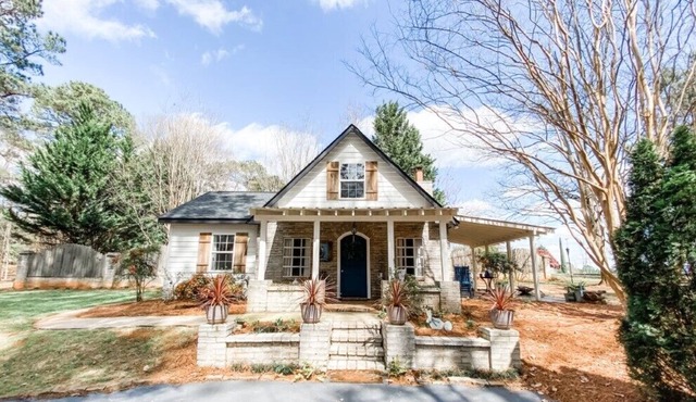 Honeymoon Cottage at Sanctuaire Atelier - nestled in the woods