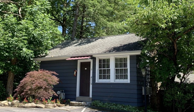 Honeymoon Cottage, creek view.