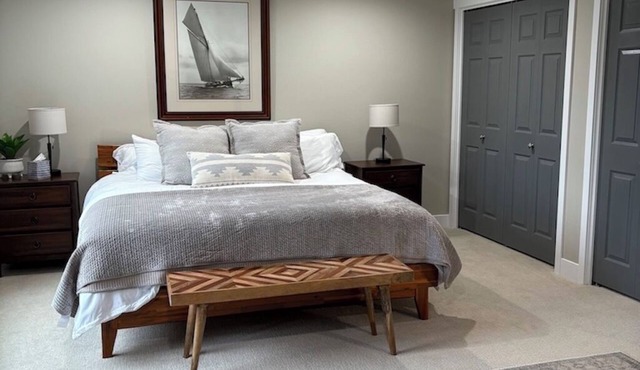 Honeymoon Suite with beautiful harbor views! Pool, hot tub and boat slip access!