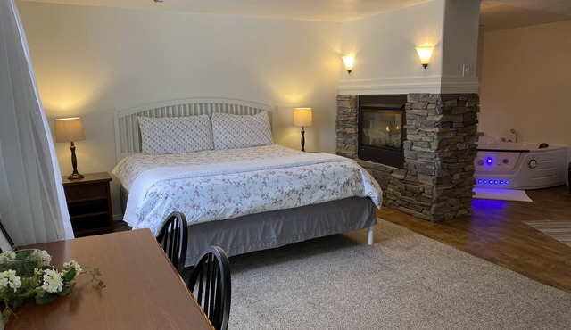 Honeymoon Suite with Large Jetted Tub