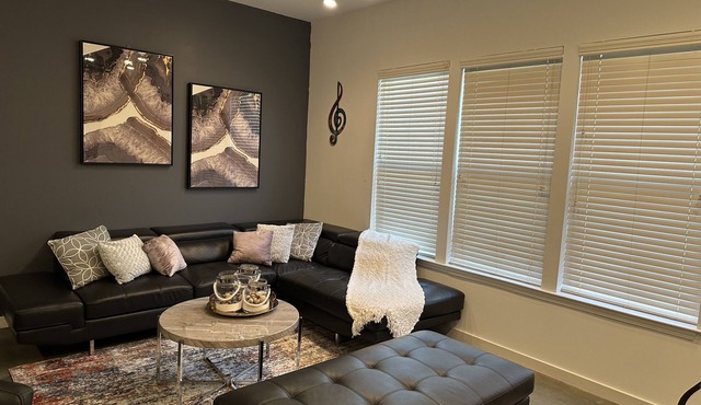 Honeymoon, The City of Music, king s Bed, B street