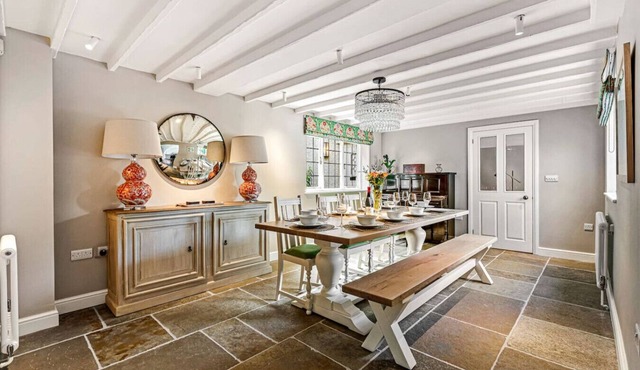 Honeypot cottage - with parking