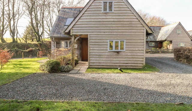 HONEYPOT LODGE, pet friendly, character holiday cottage in Camelford