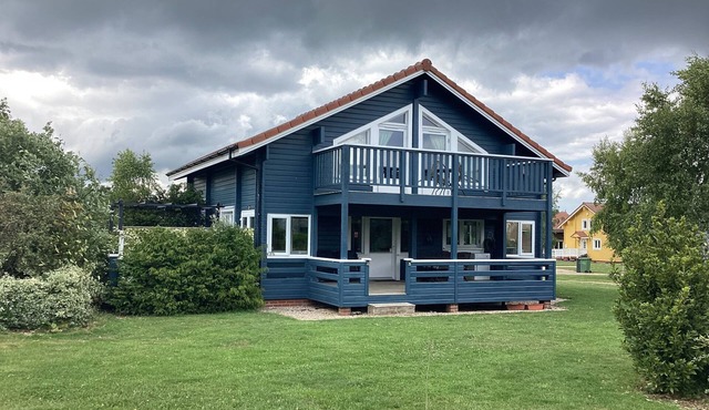 Honeypot LodgenScandinavian Style, on-site golf course.