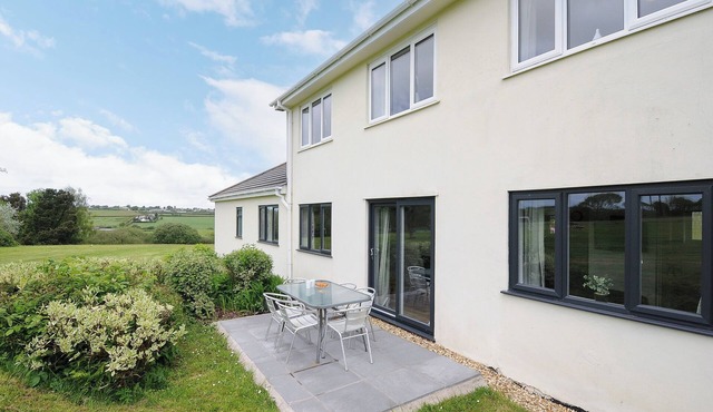 HONEYSUCKLE AT MOORHEAD COUNTRY HOLIDAYS in Woolfardisworthy