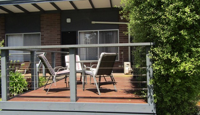 Honeysuckle Beach Cottage - Silverleaves