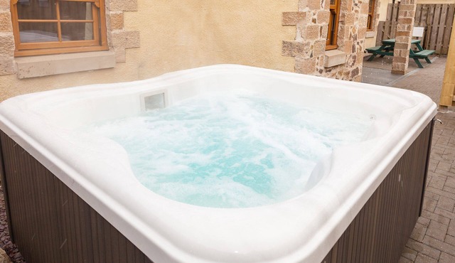 Honeysuckle Cottage - sleeps 8 guests in 3 bedrooms