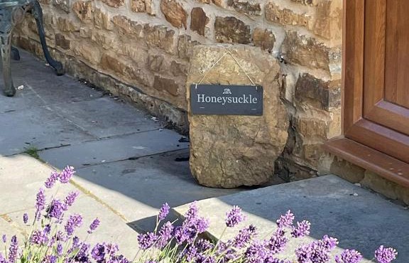 Honeysuckle Cottage - Hillside Holiday Cottages, Cotswolds