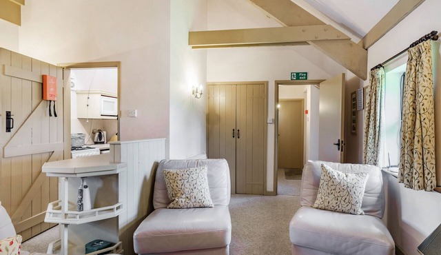 HONEYSUCKLE, family friendly, with a garden in Newport, Pembrokeshire