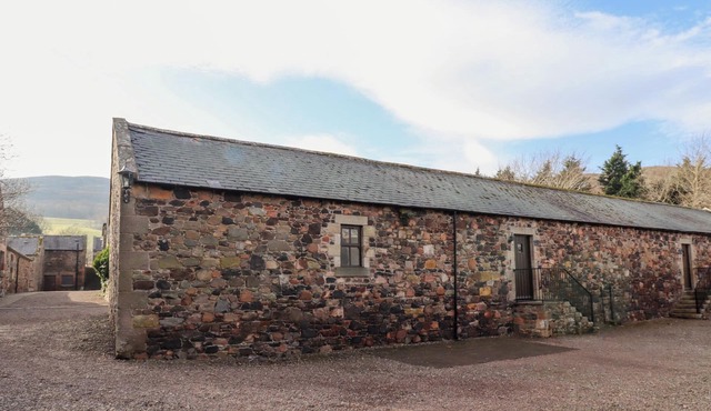 HONEYSUCKLE, family friendly, character holiday cottage in Wooler