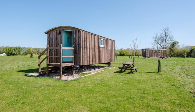 Honeysuckle Farm Hut 6 - Suffolk Farm Holidays