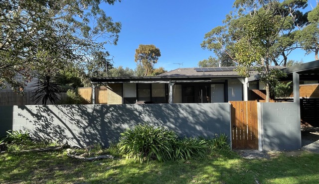 Honeysuckle Grove, Beach Unit in Silverleaves.