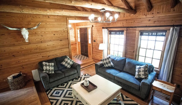 Honeysuckle Hideaway Cabin with hot tub and king bed! Family friendly.