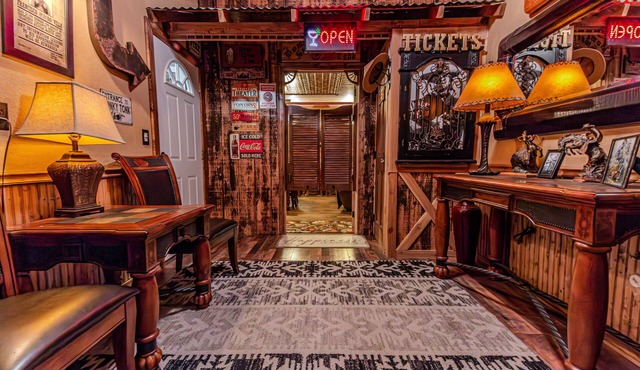 Honky Tonk Cabin, Karaoke Bar & Stage 3bed/2bath, Hot Tub