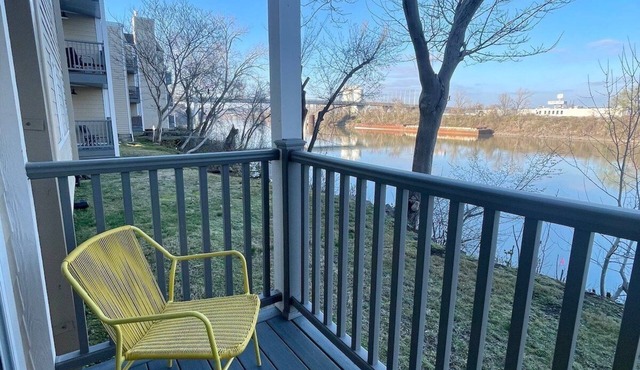 Honky Tonk Haven 750–River View–Sleeps 4
