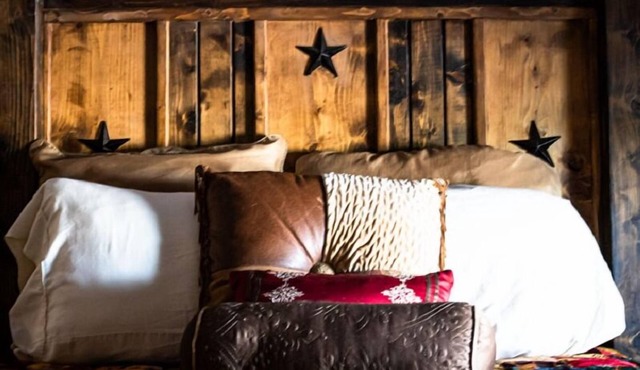 HonkyTonk dreams are made here! 7 rooms above a Legendary Texas Dancehall.