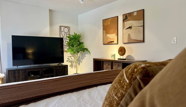 Honolulu Hideaway Suite in the Heart of the City + 1 Free Parking