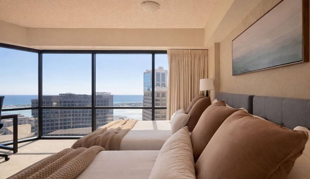 Honolulu Skyline & Ocean Retreat – Free Parking/AC