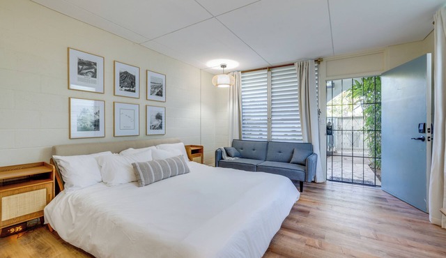 Honolulu Vacation Rental: Walk to Beaches