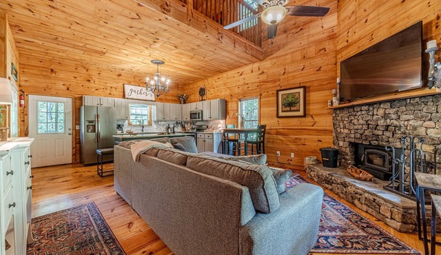 Hoo`s There Hideaway | 2BR 2BA | Hot Tub | Pool Table | Jetted Tub | Fire Pit