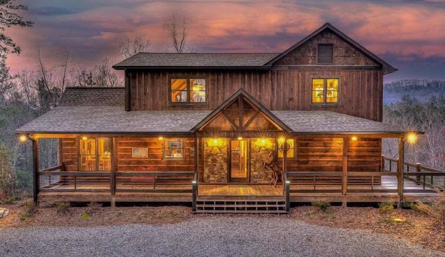 Hooch Holler - Pet Friendly | Hot Tub | Outdoor Fireplace