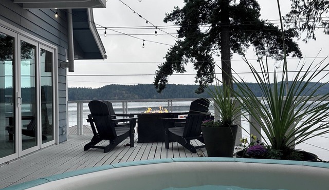Hood Canal Escape- upscale meets the rocky shores!