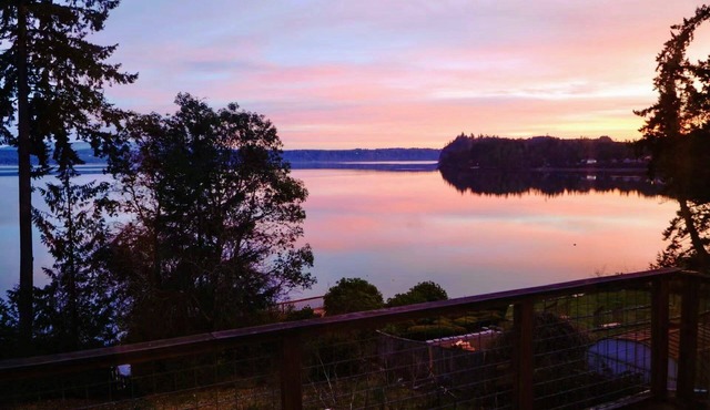 Hood Canal Hideway Waterfront home