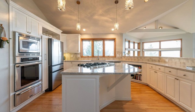 Hood Canal LUX Waterfront Group Retreat