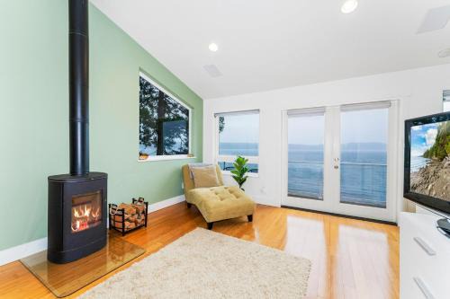 Hood Canal Shoreline Escape