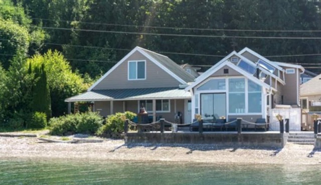 Hood Canal, WA, Waterfront Home, HotTub, Dock, Patio, Sleeps 8 (10 with Studio)