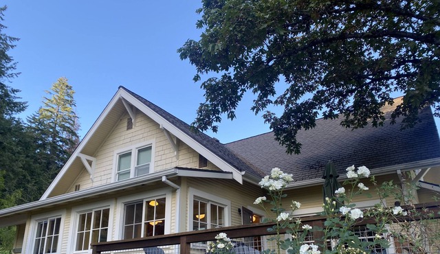 Hood River Farm House on 40 Acres - 5bd & 3ba