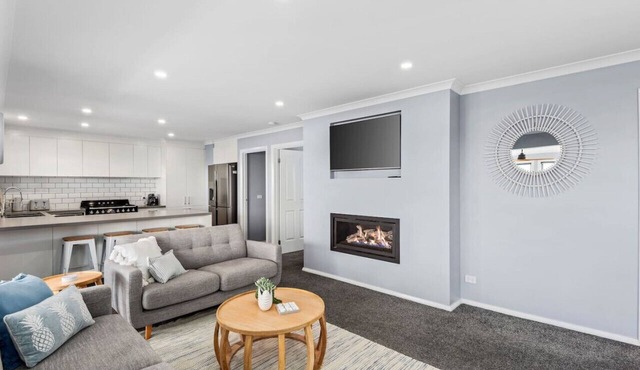 Hood Road Beach House- Hamptons inspired sleeps 9