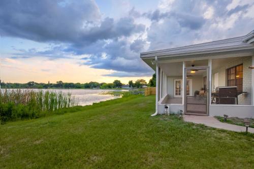 Hook, Line & Leisure: Lakefront Gem w/Porch!