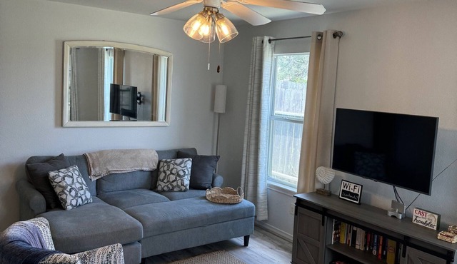 Hook, Relax & Stay: 3 BR Fishing Haven in Aransas Pass