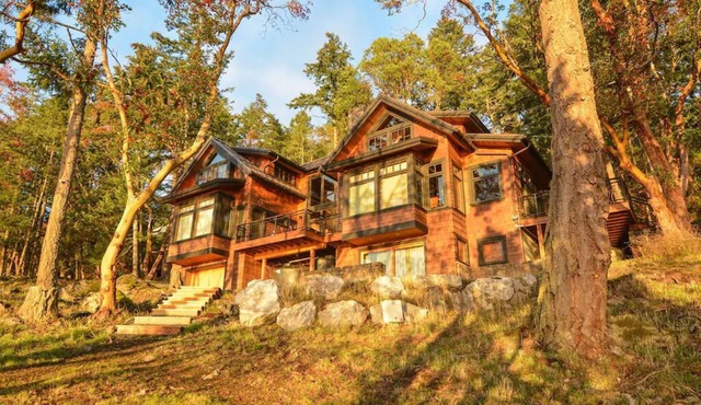 Hook's Nest- Magnificent Waterfront Home