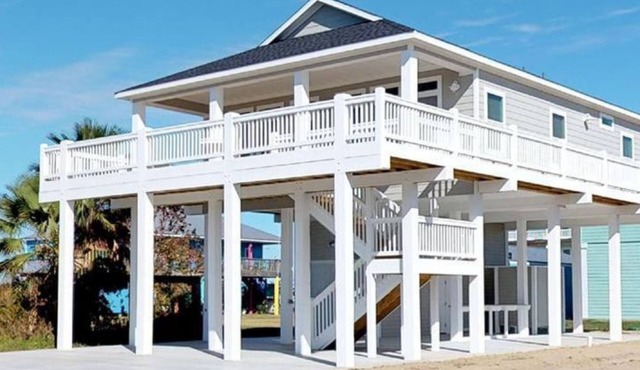 Hook, Wine, & Sinker - Crystal Beach, TX - Charming 3-bedroom Vacation Getaway!